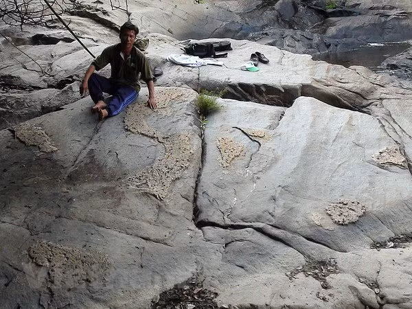 Phát hiện phiến đá nổi lên hình ảnh về bản đồ Việt Nam - Hình 2