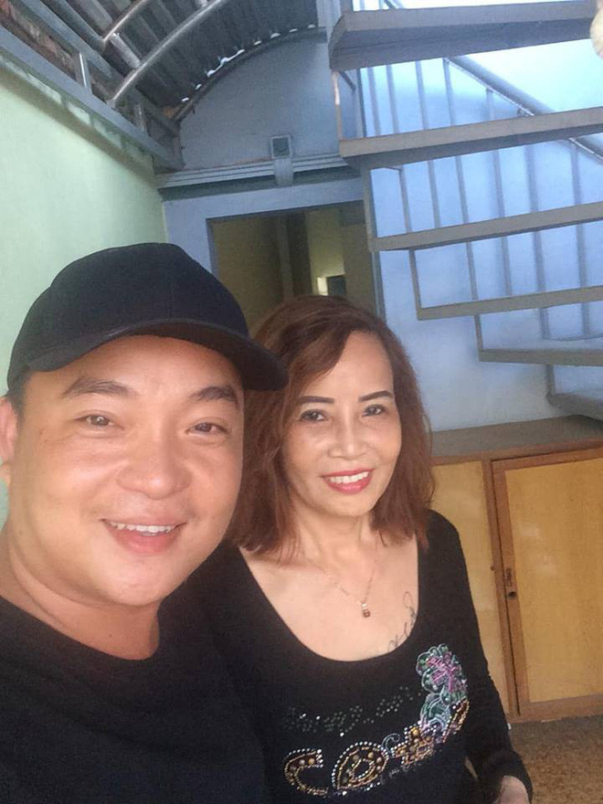 Da mặt chị Sao xỉn màu và không căng mướt như những ngày mới xuất hiện sau phẫu thuật thẩm mỹ.