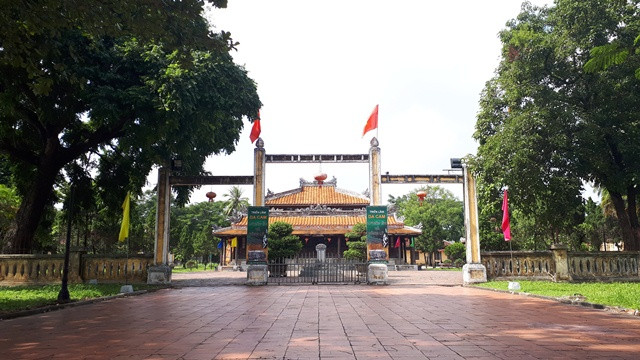 Hàng chục năm nay, Bảo tàng Lịch sử Thừa Thiên – Huế “ăn nhờ, ở tạm” trong khuôn viên di tích Quốc Tử Giám Hàng chục năm nay, Bảo tàng Lịch sử Thừa Thiên – Huế “ăn nhờ, ở tạm” trong khuôn viên di tích Quốc Tử Giám