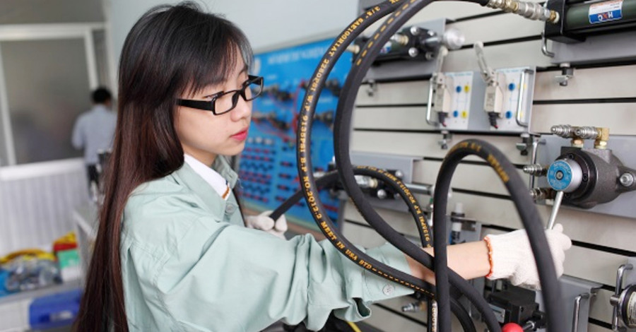 Nâng cao khả năng tiếp cận công việc hiện đại cho người lớn thông qua đào tạo Nâng cao khả năng tiếp cận công việc hiện đại cho người lớn thông qua đào tạo