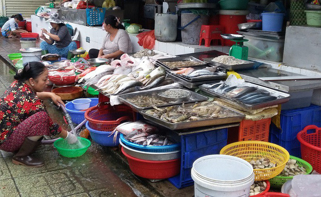 Thực phẩm tươi sống còn nhiều mối nguy ảnh 4 Mặt hàng thủy hải sản cũng có thể nhiễm kim loại nặng, tồn dư kháng sinh