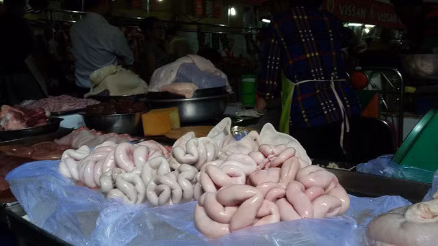 Khó có thể kiểm soát hết mọi nguồn thực phẩm trước khi đến tay người dùng