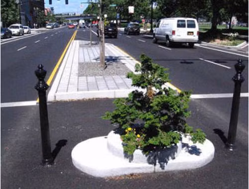 Công viên nhỏ nhất là công viên Mill Ends ở Mỹ có đường kính chỉ vỏn vẹn 2m và đủ chỗ trồng một cây con và hoa cỏ nhỏ. nhung-thu-nho-xiu-kho-tin-tren-khap-the-gioi-4