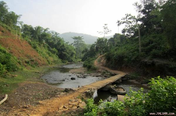 Kỳ bí rừng mộ đá cổ
