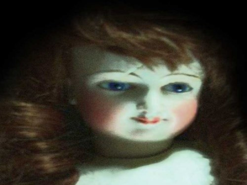 Búp bê ma ám khiến nhiều người sợ hãi ảnh 4 Búp bê ma ám khiến nhiều người sợ hãi ảnh 4