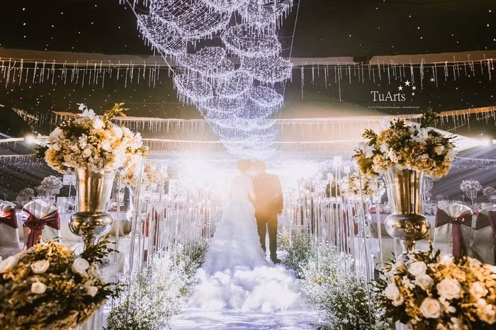 Không gian tiệc cưới tráng lệ của Thu Thủy và chồng doanh nhân năm 2016.