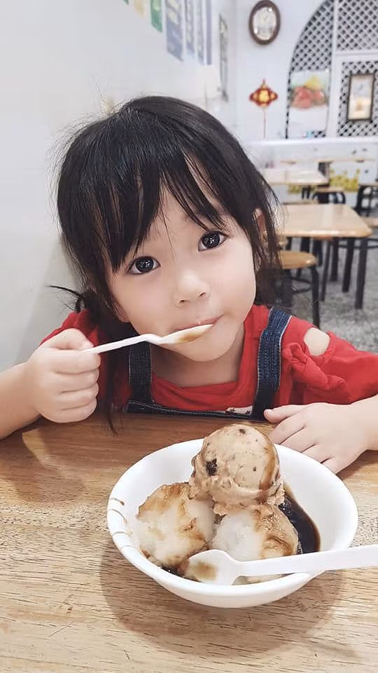 be gai 3 tuoi qua dep, co mau giao tiet lo “cac be trai o lop ai cung de y” - 6