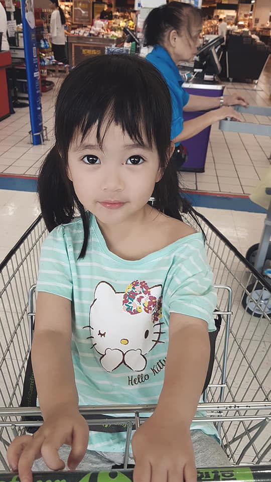 Đăng ảnh bé gái 3 tuổi quá xinh đẹp, cô mẫu giáo tiết lộ điều bất ngờ ảnh 3 be gai 3 tuoi qua dep, co mau giao tiet lo “cac be trai o lop ai cung de y” - 4