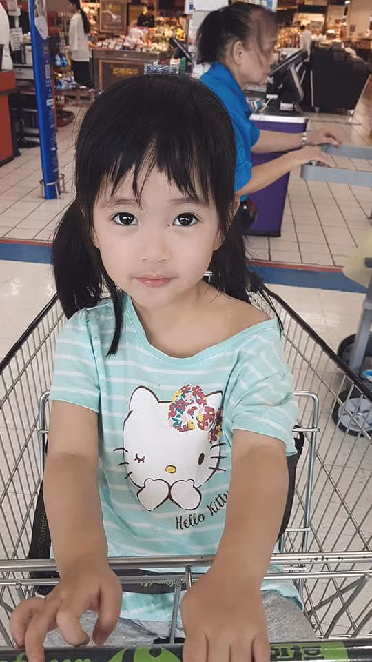 be gai 3 tuoi qua dep, co mau giao tiet lo “cac be trai o lop ai cung de y” - 4