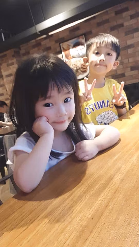 be gai 3 tuoi qua dep, co mau giao tiet lo “cac be trai o lop ai cung de y” - 7