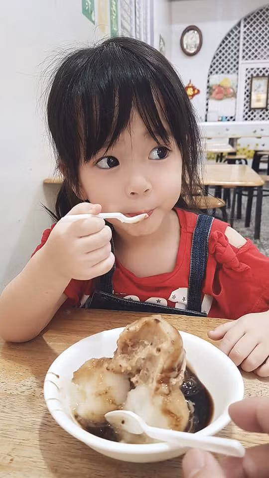 be gai 3 tuoi qua dep, co mau giao tiet lo “cac be trai o lop ai cung de y” - 3