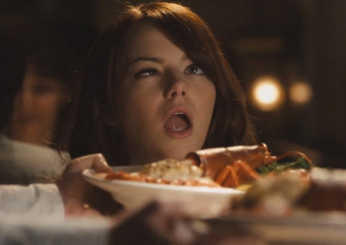 Khi đang muốn ngủ mà bị bắt phải ăn.