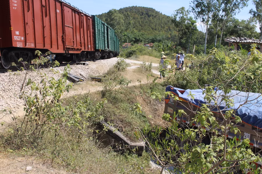 Hiện trường tai nạn đường sắt tại Nghệ An