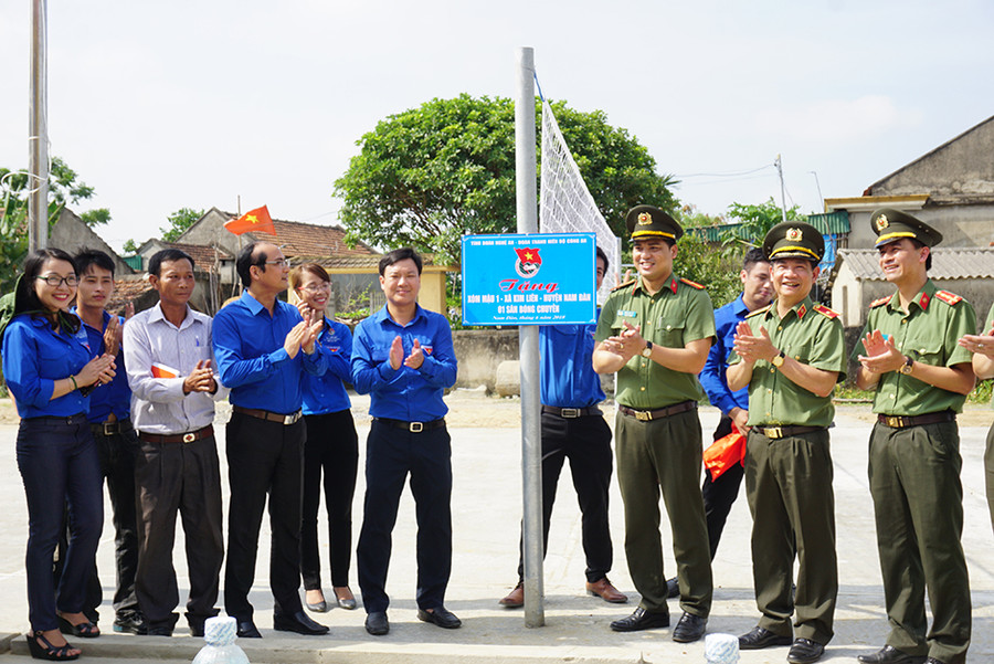 Khánh thành sân chơi cho thiếu thi