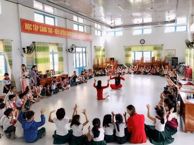 Đổi mới dạy học tiếng Anh hướng đến kỹ năng giao tiếp