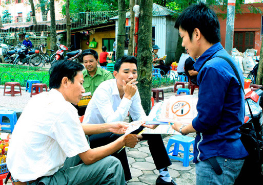 Nguy cơ sảy thai, sinh non nếu mẹ bầu hít khói thuốc
