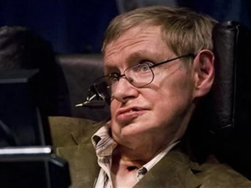 Bản thân ông Stephen Hawking đang sử dụng công nghệ trí tuệ nhân tạo, có khả năng tự nắm bắt suy nghĩ, biểu hiện gương mặt của ông để chuyển thành lời nói tương ứng