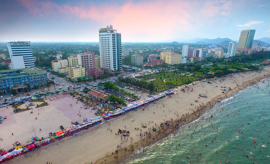 Thị xã biển Cửa Lò vào mùa du lịch. Thị xã biển Cửa Lò vào mùa du lịch.