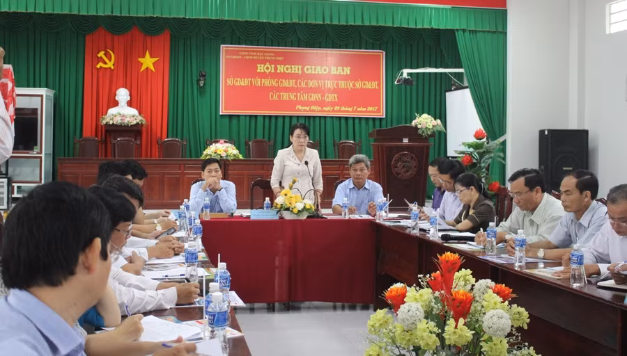 Bà Nguyễn Hoài Thúy Hằng, Giám đốc Sở GD&ĐT Hậu Giang phát biểu chỉ đạo Hội nghị.