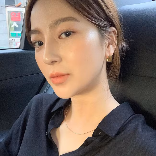 Cùng là thoa kem dưỡng ẩm vào mùa hanh khô nhưng nếu áp dụng 5 mẹo sau, da bạn sẽ đẹp gấp mấy da người ta - Ảnh 4.