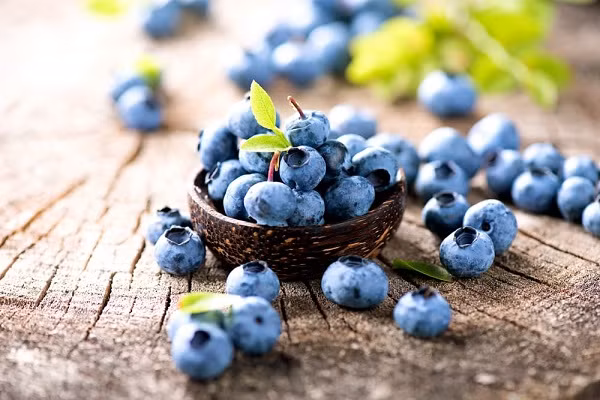 Việt quất không nhưng là loại quả có lợi cho sức khỏe mà còn rất hữu ích trong việc giữ gìn vóc dáng. (Ảnh: Hellobacsi).