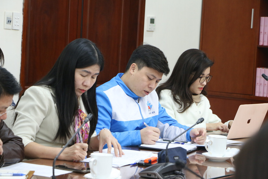 Các đại biểu dự cuộc họp nghe ý kiến từ lãnh đạo Vụ Giáo dục thể chất, Bộ GD&ĐT. Các đại biểu dự cuộc họp nghe ý kiến từ lãnh đạo Vụ Giáo dục thể chất, Bộ GD&ĐT.