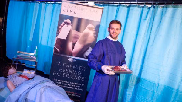  Sam và ý tưởng điên rồ đắt khách của mình 