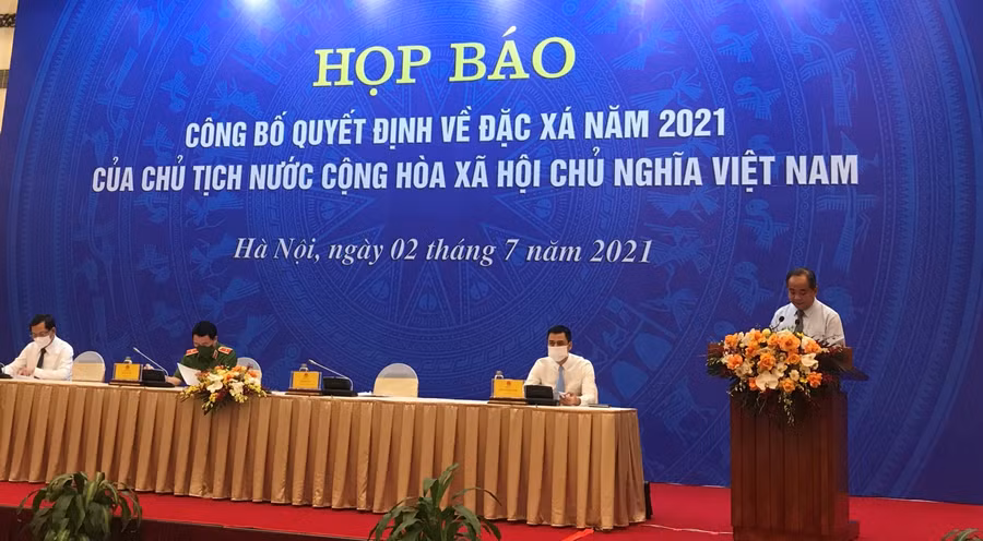 Chủ nhiệm Văn phòng Chủ tịch nước Lê Khánh Hải công bố quyết định đặc xá năm 2021 của Chủ tịch nước.