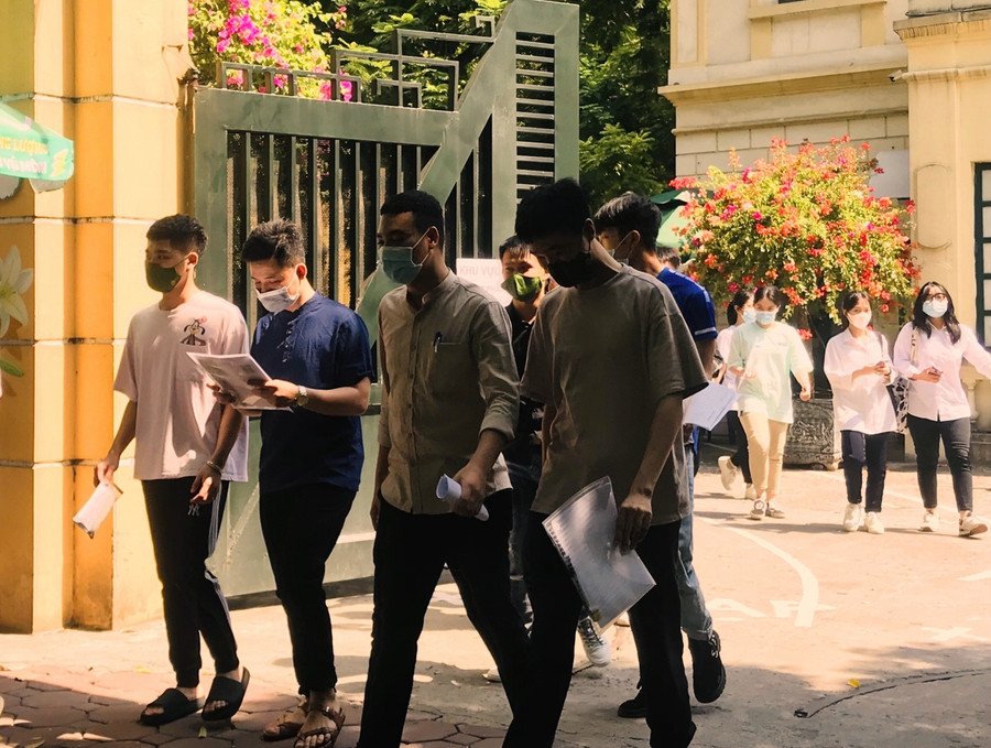 Thí sinh đã thi xong môn Ngoại ngữ, môn thi cuối cùng đợt 1 ảnh 1