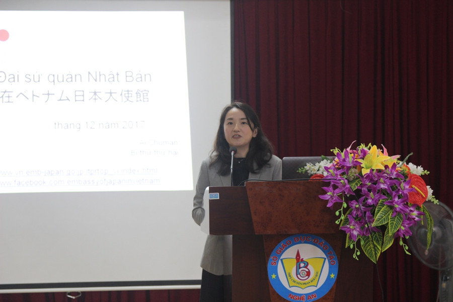 Bà Ai Chuman - Bí thư thứ hai Đại sứ quán Nhật Bản chia sẻ thông tin tại hội nghị