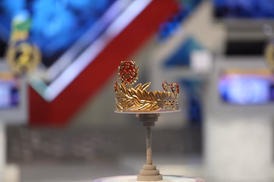 Vòng nguyệt quế đang chờ người chiến thắng.