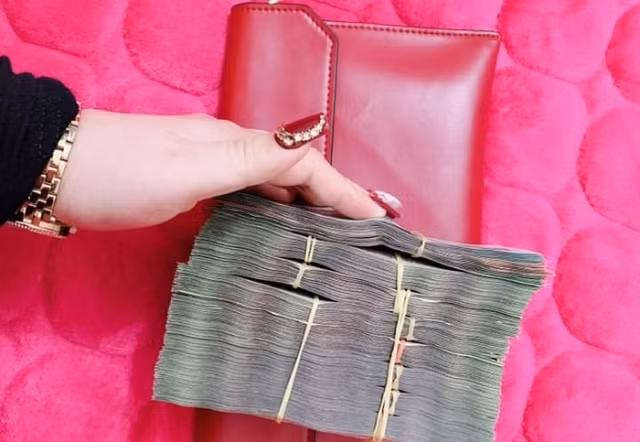 Tết cận kề, dân mạng đua nhau khoe tiền thưởng "khủng" trên Facebook