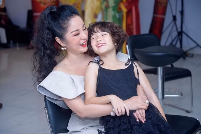 Chuyện tình duyên lận đận đẫm nước mắt của các nữ danh hài nổi tiếng-25