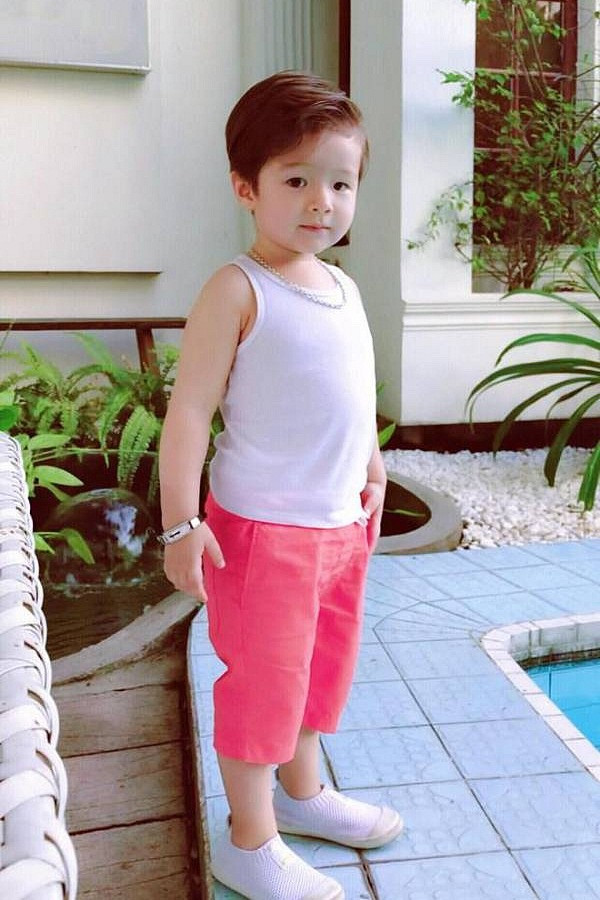 Dân tình phát sốt ảnh con trai Elly Trần lớn phổng phao ảnh 2 Alfie Túc Mạch bảnh bao như hoàng tử nhí.