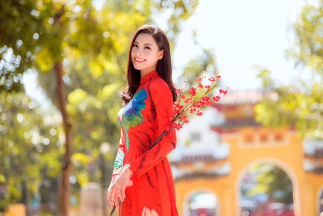 Nhan sắc “mỗi người một vẻ mười phân vẹn mười” của Hoa khôi Cần Thơ và Người đẹp biển 2016