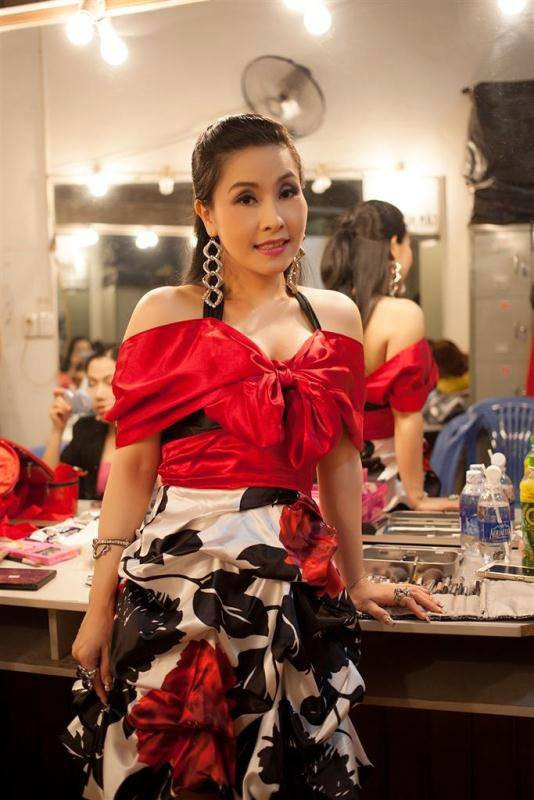 Chuyện tình duyên lận đận "đẫm nước mắt" của các nữ danh hài nổi tiếng ảnh 21 Chuyện tình duyên lận đận đẫm nước mắt của các nữ danh hài nổi tiếng-32