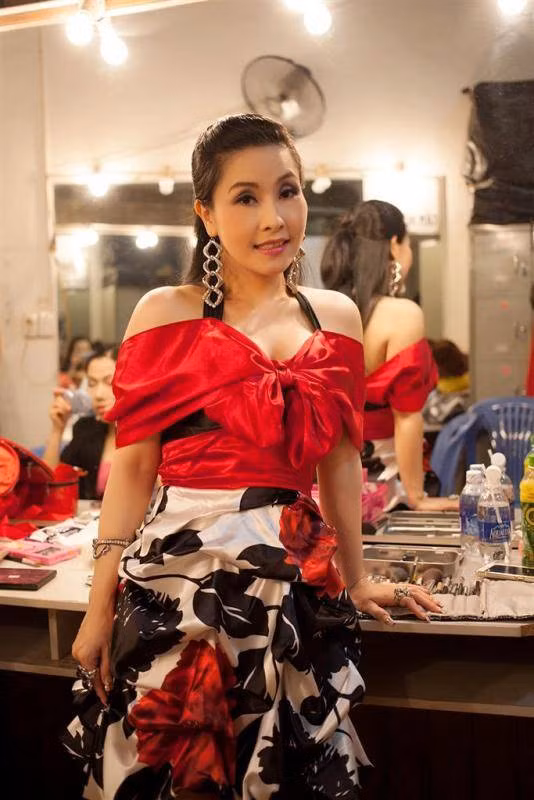 Chuyện tình duyên lận đận "đẫm nước mắt" của các nữ danh hài nổi tiếng ảnh 21 Chuyện tình duyên lận đận đẫm nước mắt của các nữ danh hài nổi tiếng-32