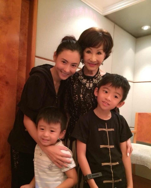 Phận làm dâu của sao Hoa ngữ: Người bị nhà chồng than phiền, kẻ chẳng được hưởng xu nào, riêng người này lại khác - Ảnh 6. Phận làm dâu của sao Hoa ngữ: Người bị nhà chồng than phiền, kẻ chẳng được hưởng xu nào, riêng người này lại khác - Ảnh 6.