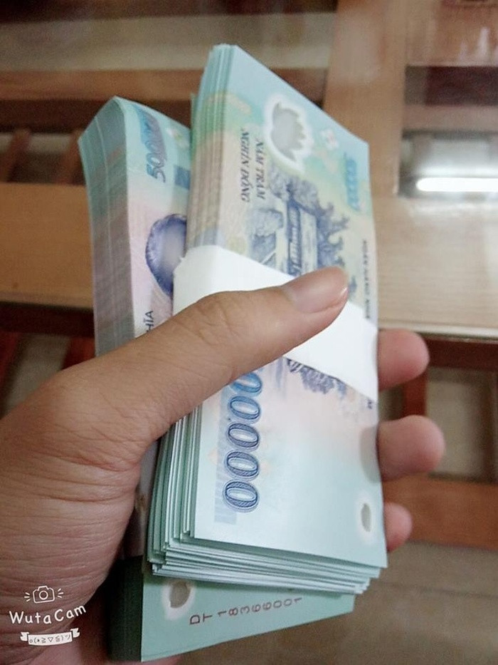 Tết cận kề, dân mạng đua nhau khoe tiền thưởng "khủng" trên Facebook ảnh 5 Tết cận kề, dân mạng đua nhau khoe tiền thưởng "khủng" trên Facebook ảnh 5