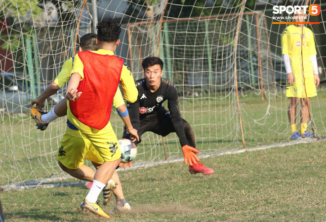 Bùi Tiến Dũng có màn trình diễn xuất thần trong buổi tập của CLB Hà Nội - Ảnh 3. Bùi Tiến Dũng có màn trình diễn xuất thần trong buổi tập của CLB Hà Nội - Ảnh 3.