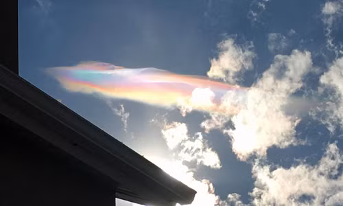 Đám mây độc đáo&nbsp;thay đổi hình dạng trên trời. Ảnh: Caters News.