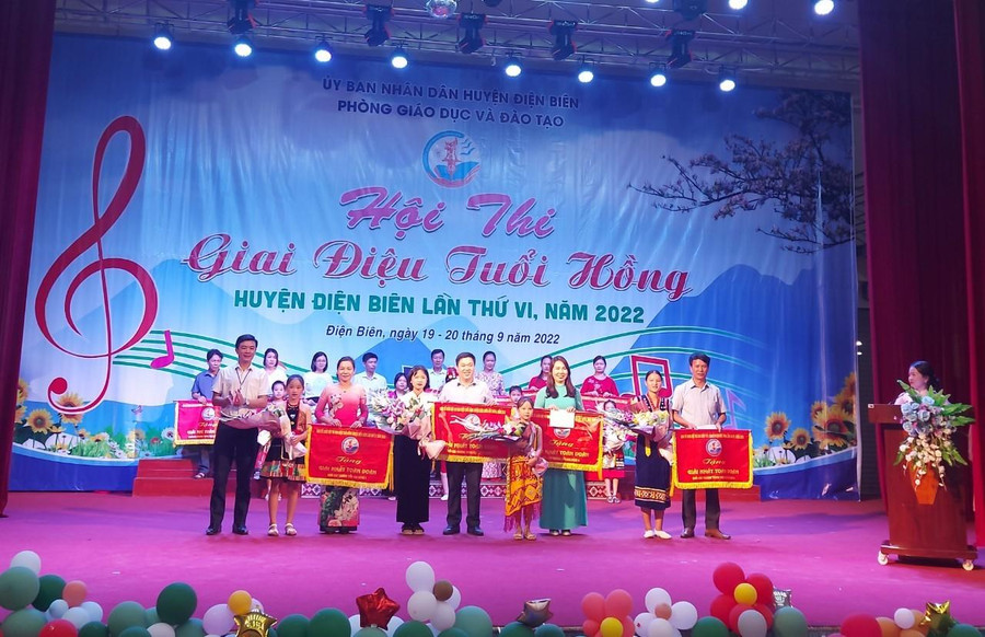 Trường THCS xã Thanh Luông nhận giải nhất cuộc thi “Giai điệu tuổi hồng” cấp huyện năm 2022. Trường THCS xã Thanh Luông nhận giải nhất cuộc thi “Giai điệu tuổi hồng” cấp huyện năm 2022.