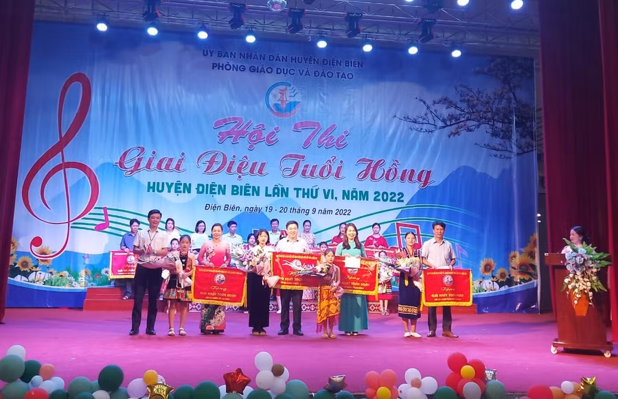 Trường THCS xã Thanh Luông nhận giải nhất cuộc thi “Giai điệu tuổi hồng” cấp huyện năm 2022.