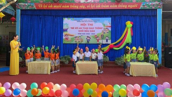 Hội thi &quot;Bé với an toàn giao thông&quot;.