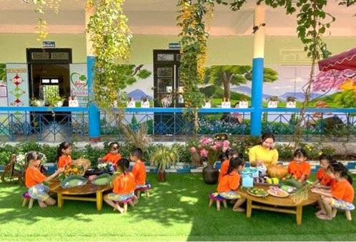 Tiết học trải nghiệm &quot;Pha trà&quot; của cô trò nhà trường.