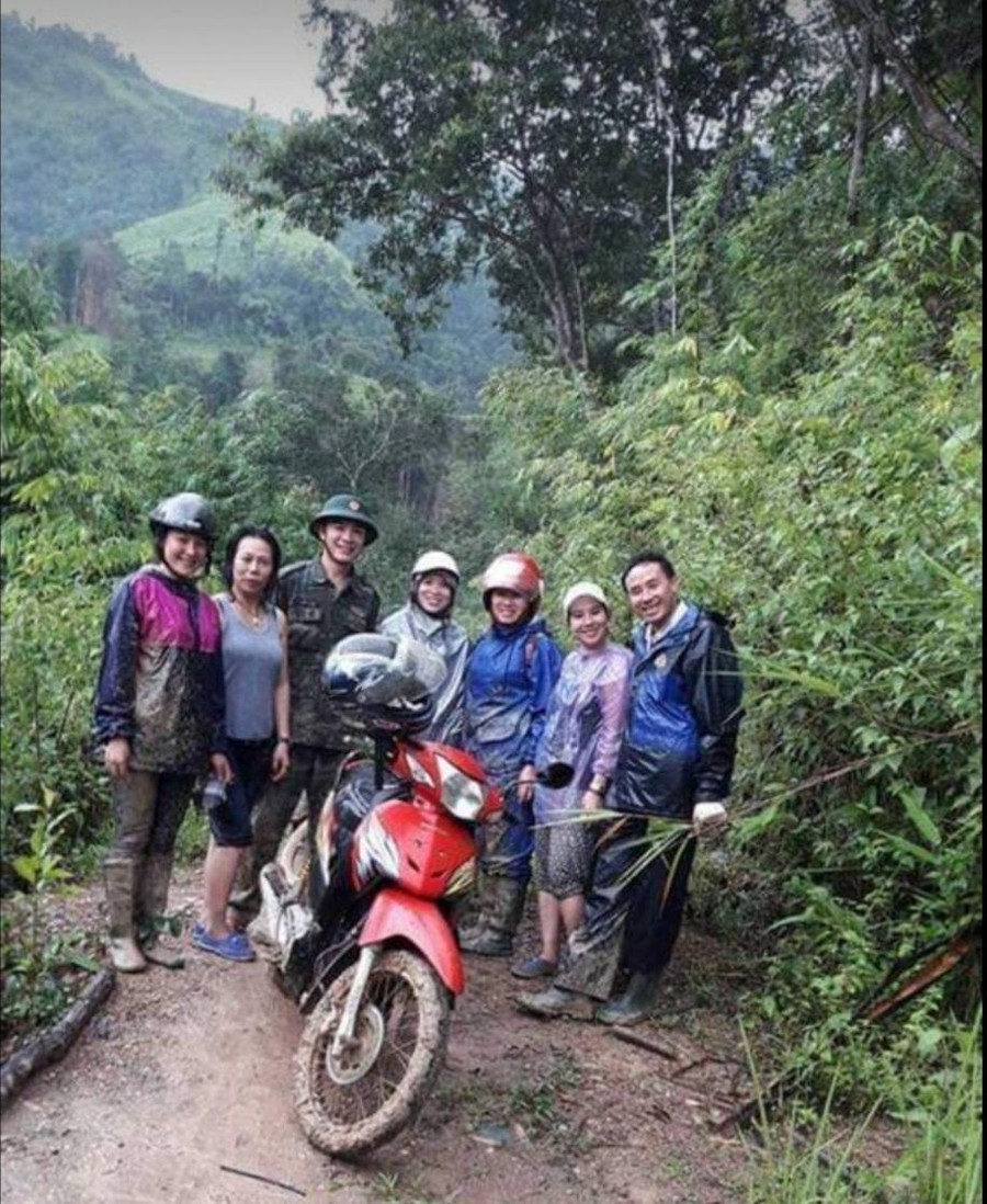 Lãnh đạo Phòng GD&ĐT huyện cùng đoàn thiện nguyện "Con cá cho con" lên khánh thành và bàn giao điểm trường Pha Thanh. Lãnh đạo Phòng GD&ĐT huyện cùng đoàn thiện nguyện "Con cá cho con" lên khánh thành và bàn giao điểm trường Pha Thanh.