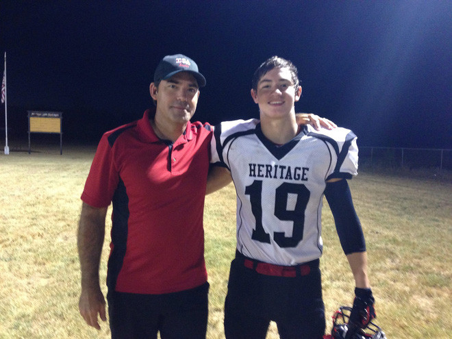 Cô giáo báo con trai suốt ngày nói chuyện riêng trong lớp, bố chỉ làm việc này mà cậu ta hết dám ho he ảnh 1 Hai cha con nhà Brad Howard