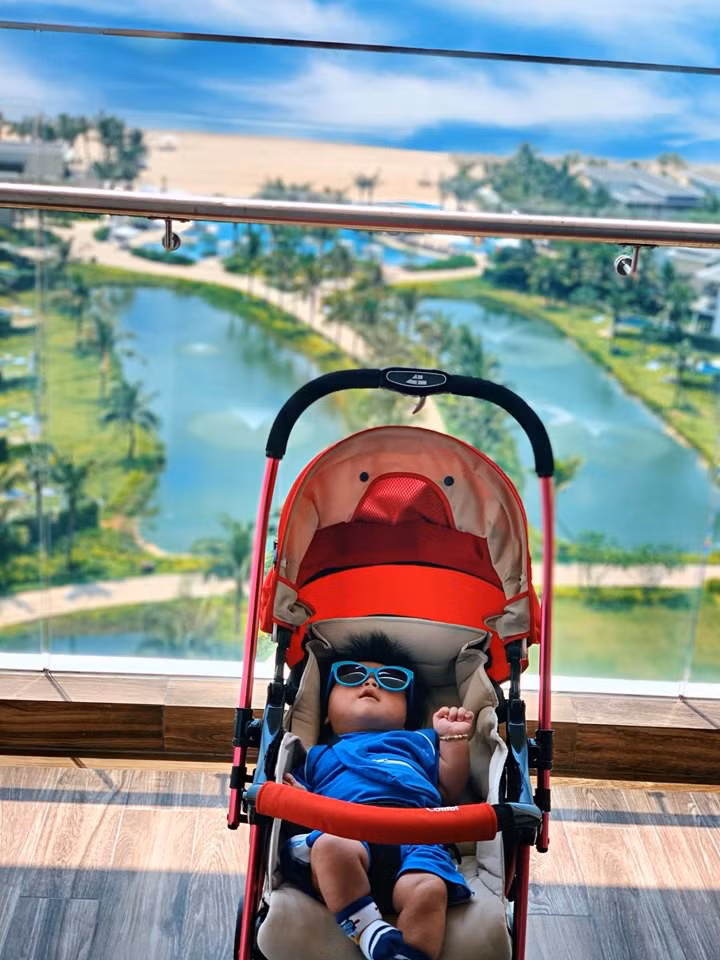 Rất nhiều người tưởng Luiz là con gái bởi mái tóc độc đáo này.