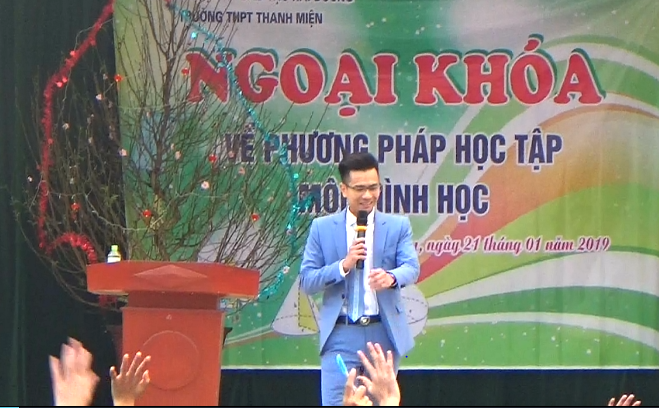 Thầy Phạm Hữu Giang tại một buổi ngoại khóa về phương pháp học hình Thầy Phạm Hữu Giang tại một buổi ngoại khóa về phương pháp học hình