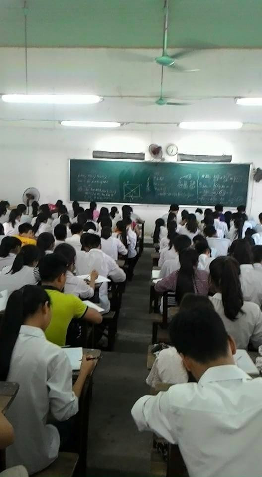 Một lớp luyện thi hình học của thầy Giang Một lớp luyện thi hình học của thầy Giang